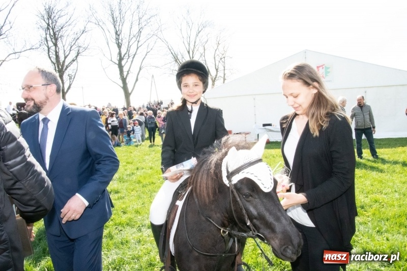 Zdjęcie w galerii na portalu naszraciborz.pl: Konna procesja wielkanocna w Zawadzie Książęcej [FOTO] wiadomości z regionu