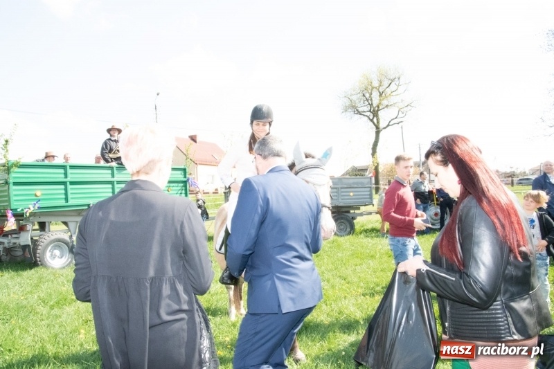 Zdjęcie w galerii na portalu naszraciborz.pl: Konna procesja wielkanocna w Zawadzie Książęcej [FOTO] wiadomości z regionu