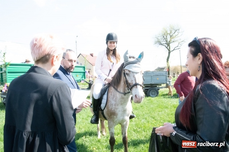 Zdjęcie w galerii na portalu naszraciborz.pl: Konna procesja wielkanocna w Zawadzie Książęcej [FOTO] wiadomości z regionu