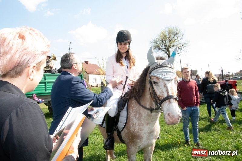 Zdjęcie w galerii na portalu naszraciborz.pl: Konna procesja wielkanocna w Zawadzie Książęcej [FOTO] wiadomości z regionu