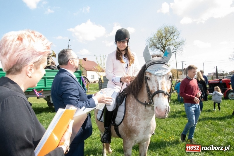 Zdjęcie w galerii na portalu naszraciborz.pl: Konna procesja wielkanocna w Zawadzie Książęcej [FOTO] wiadomości z regionu