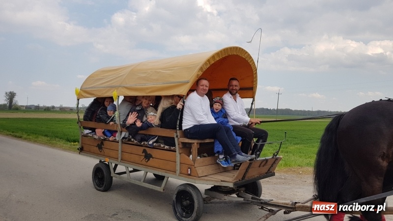 Zdjęcie w galerii na portalu naszraciborz.pl: Konna procesja wielkanocna w Zawadzie Książęcej [FOTO] wiadomości z regionu