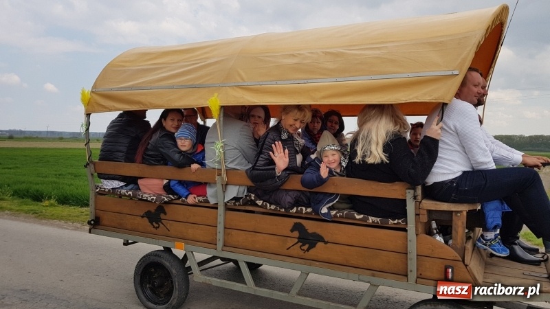 Zdjęcie w galerii na portalu naszraciborz.pl: Konna procesja wielkanocna w Zawadzie Książęcej [FOTO] wiadomości z regionu