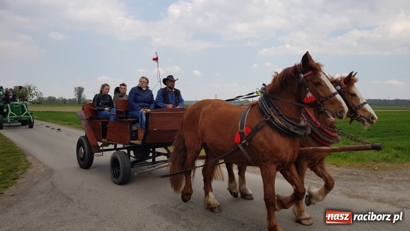 Zdjęcie w galerii na portalu naszraciborz.pl: Konna procesja wielkanocna w Zawadzie Książęcej [FOTO] wiadomości z regionu