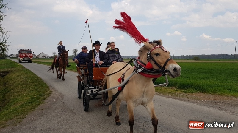 Zdjęcie w galerii na portalu naszraciborz.pl: Konna procesja wielkanocna w Zawadzie Książęcej [FOTO] wiadomości z regionu