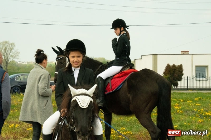 Zdjęcie w galerii na portalu naszraciborz.pl: Konna procesja wielkanocna w Zawadzie Książęcej [FOTO] wiadomości z regionu