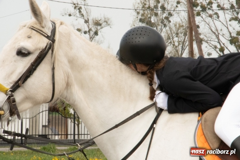 Zdjęcie w galerii na portalu naszraciborz.pl: Konna procesja wielkanocna w Zawadzie Książęcej [FOTO] wiadomości z regionu