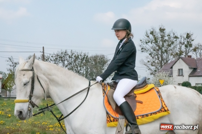Zdjęcie w galerii na portalu naszraciborz.pl: Konna procesja wielkanocna w Zawadzie Książęcej [FOTO] wiadomości z regionu