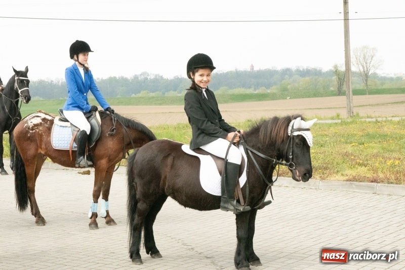 Zdjęcie w galerii na portalu naszraciborz.pl: Konna procesja wielkanocna w Zawadzie Książęcej [FOTO] wiadomości z regionu