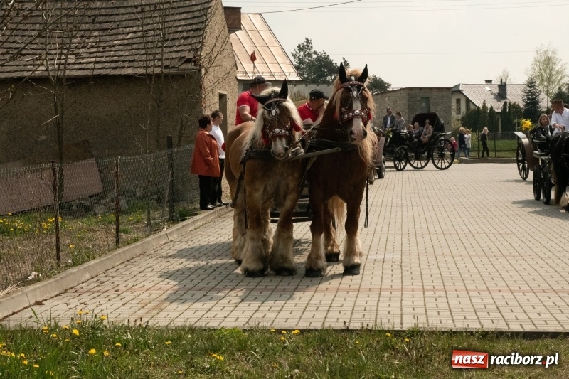 Zdjęcie w galerii na portalu naszraciborz.pl: Konna procesja wielkanocna w Zawadzie Książęcej [FOTO] wiadomości z regionu