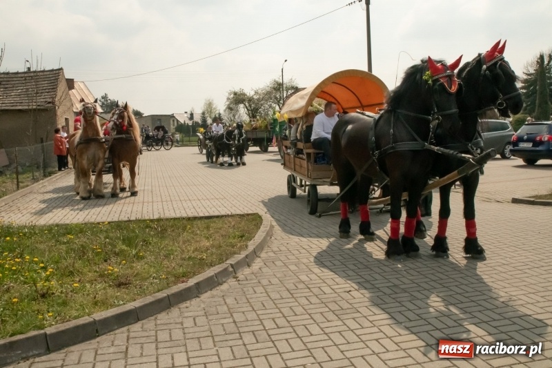 Zdjęcie w galerii na portalu naszraciborz.pl: Konna procesja wielkanocna w Zawadzie Książęcej [FOTO] wiadomości z regionu