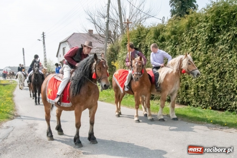 Zdjęcie w galerii na portalu naszraciborz.pl: Konna procesja wielkanocna w Zawadzie Książęcej [FOTO] wiadomości z regionu