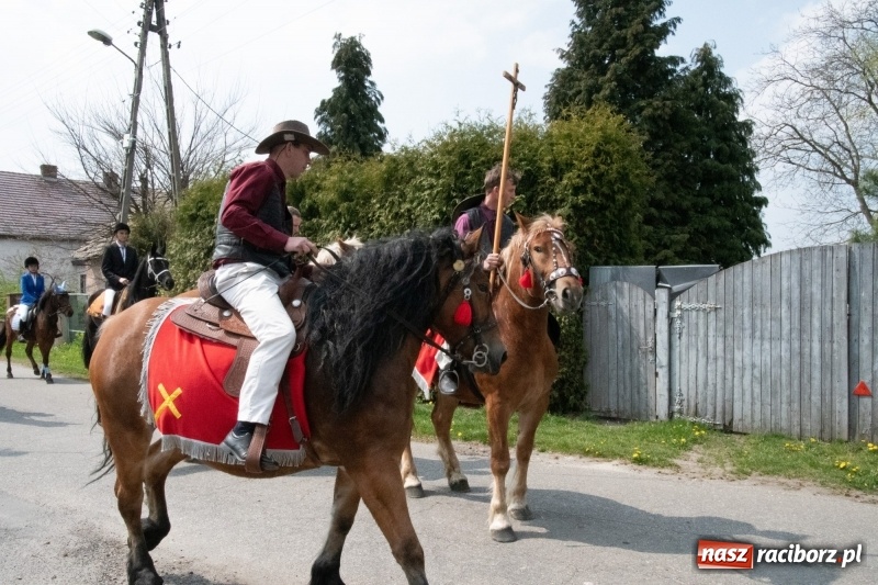 Zdjęcie w galerii na portalu naszraciborz.pl: Konna procesja wielkanocna w Zawadzie Książęcej [FOTO] wiadomości z regionu
