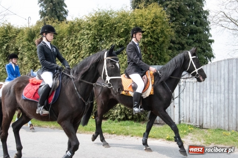 Zdjęcie w galerii na portalu naszraciborz.pl: Konna procesja wielkanocna w Zawadzie Książęcej [FOTO] wiadomości z regionu