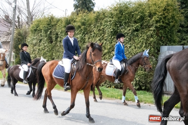 Zdjęcie w galerii na portalu naszraciborz.pl: Konna procesja wielkanocna w Zawadzie Książęcej [FOTO] wiadomości z regionu