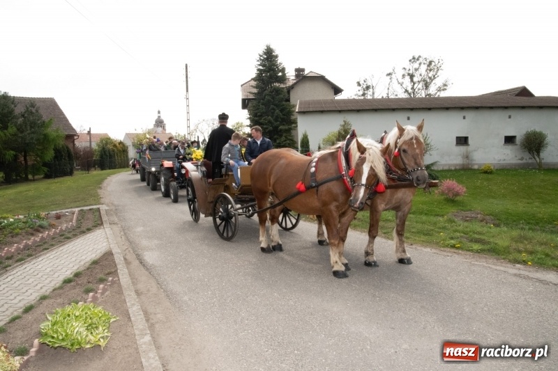 Zdjęcie w galerii na portalu naszraciborz.pl: Konna procesja wielkanocna w Zawadzie Książęcej [FOTO] wiadomości z regionu
