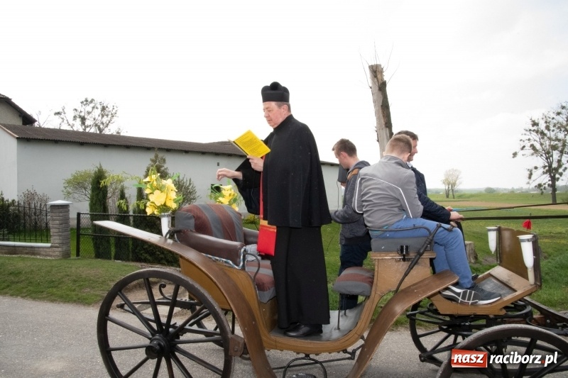 Zdjęcie w galerii na portalu naszraciborz.pl: Konna procesja wielkanocna w Zawadzie Książęcej [FOTO] wiadomości z regionu