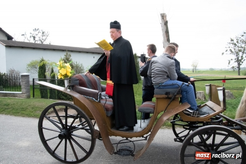 Zdjęcie w galerii na portalu naszraciborz.pl: Konna procesja wielkanocna w Zawadzie Książęcej [FOTO] wiadomości z regionu
