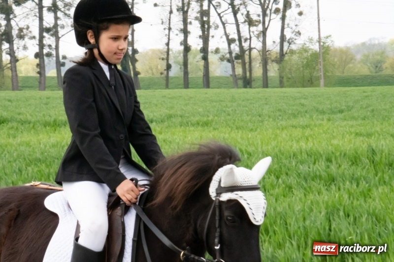 Zdjęcie w galerii na portalu naszraciborz.pl: Konna procesja wielkanocna w Zawadzie Książęcej [FOTO] wiadomości z regionu