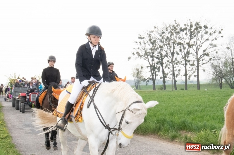 Zdjęcie w galerii na portalu naszraciborz.pl: Konna procesja wielkanocna w Zawadzie Książęcej [FOTO] wiadomości z regionu