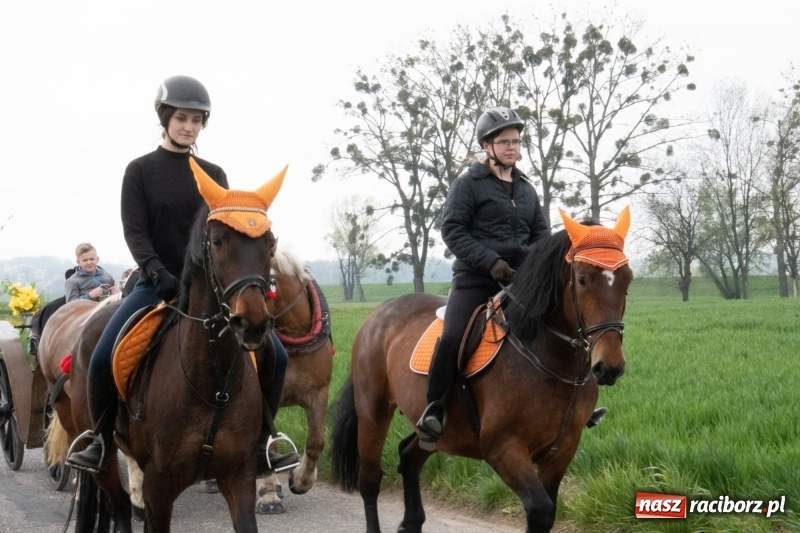 Zdjęcie w galerii na portalu naszraciborz.pl: Konna procesja wielkanocna w Zawadzie Książęcej [FOTO] wiadomości z regionu