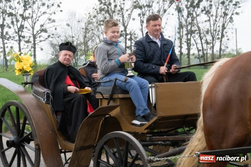 Zdjęcie w galerii na portalu naszraciborz.pl: Konna procesja wielkanocna w Zawadzie Książęcej [FOTO] wiadomości z regionu
