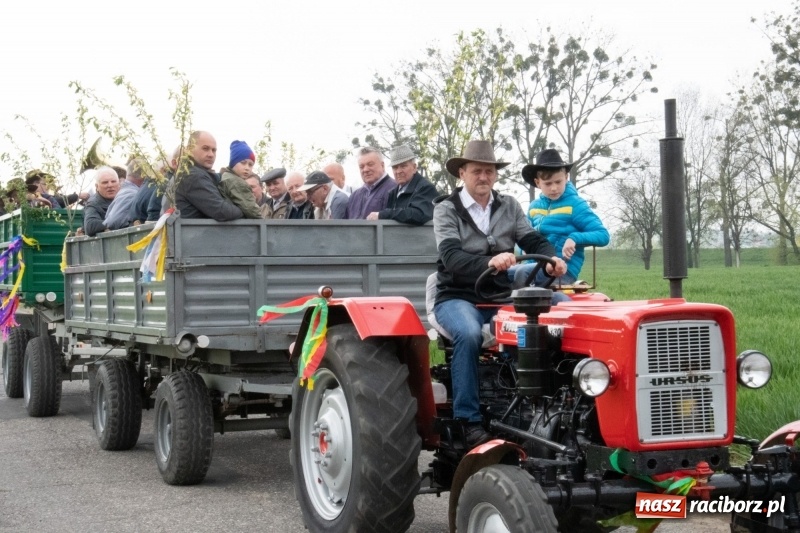 Zdjęcie w galerii na portalu naszraciborz.pl: Konna procesja wielkanocna w Zawadzie Książęcej [FOTO] wiadomości z regionu