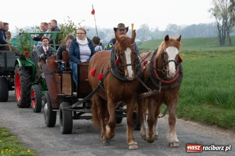 Zdjęcie w galerii na portalu naszraciborz.pl: Konna procesja wielkanocna w Zawadzie Książęcej [FOTO] wiadomości z regionu