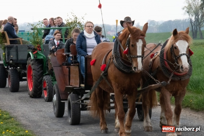 Zdjęcie w galerii na portalu naszraciborz.pl: Konna procesja wielkanocna w Zawadzie Książęcej [FOTO] wiadomości z regionu