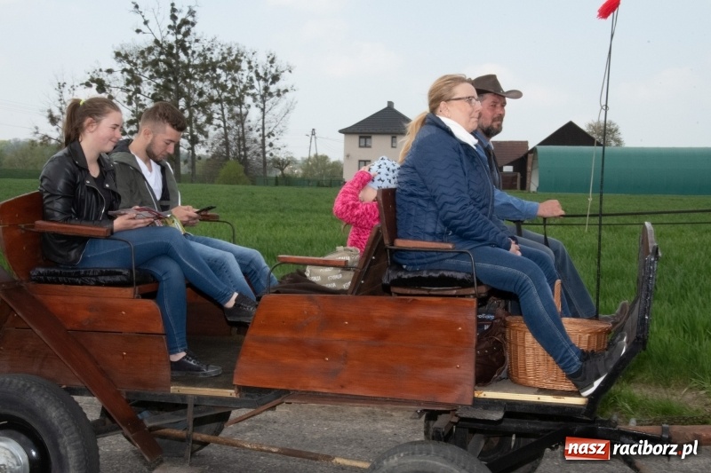 Zdjęcie w galerii na portalu naszraciborz.pl: Konna procesja wielkanocna w Zawadzie Książęcej [FOTO] wiadomości z regionu