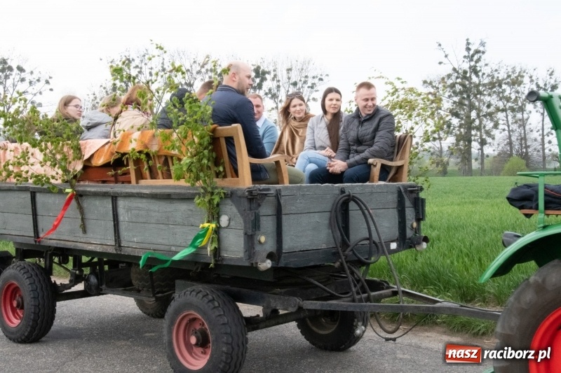 Zdjęcie w galerii na portalu naszraciborz.pl: Konna procesja wielkanocna w Zawadzie Książęcej [FOTO] wiadomości z regionu