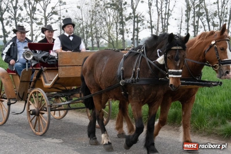 Zdjęcie w galerii na portalu naszraciborz.pl: Konna procesja wielkanocna w Zawadzie Książęcej [FOTO] wiadomości z regionu