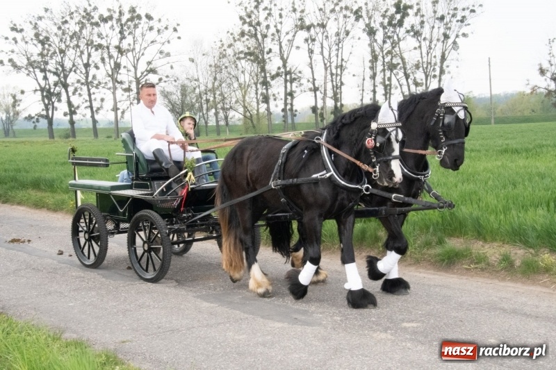 Zdjęcie w galerii na portalu naszraciborz.pl: Konna procesja wielkanocna w Zawadzie Książęcej [FOTO] wiadomości z regionu