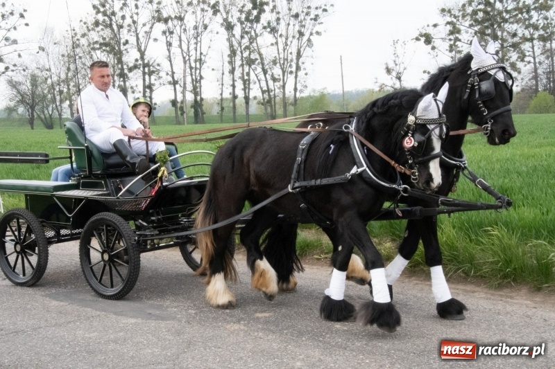 Zdjęcie w galerii na portalu naszraciborz.pl: Konna procesja wielkanocna w Zawadzie Książęcej [FOTO] wiadomości z regionu