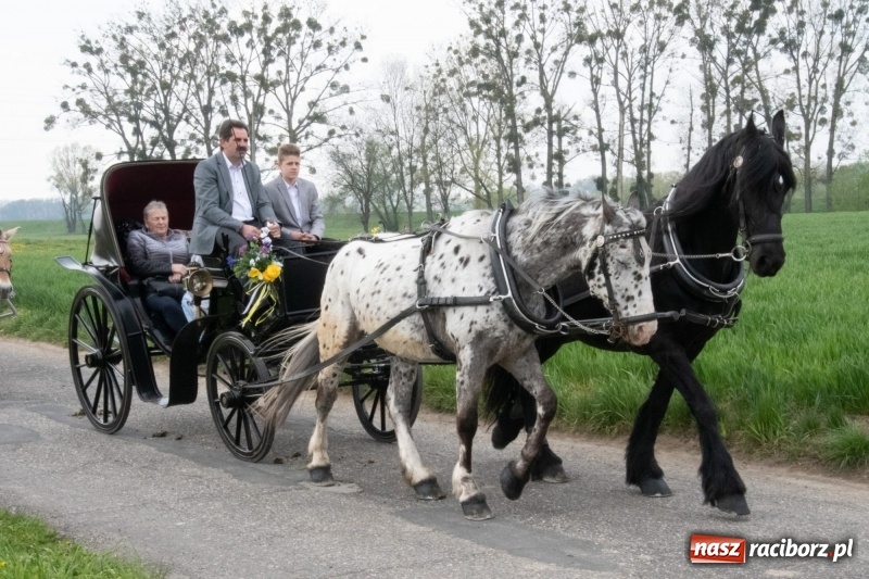 Zdjęcie w galerii na portalu naszraciborz.pl: Konna procesja wielkanocna w Zawadzie Książęcej [FOTO] wiadomości z regionu