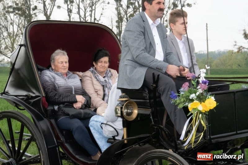 Zdjęcie w galerii na portalu naszraciborz.pl: Konna procesja wielkanocna w Zawadzie Książęcej [FOTO] wiadomości z regionu
