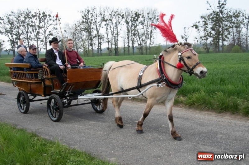 Zdjęcie w galerii na portalu naszraciborz.pl: Konna procesja wielkanocna w Zawadzie Książęcej [FOTO] wiadomości z regionu