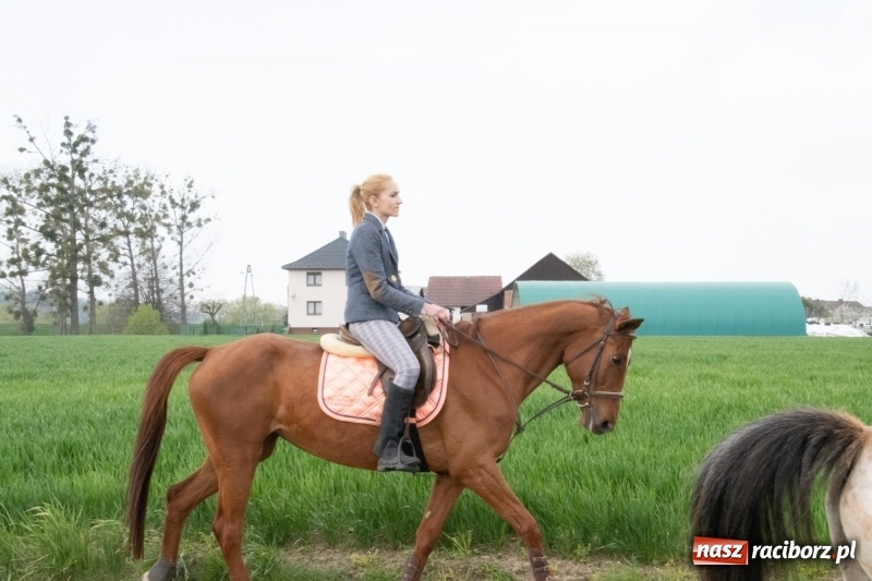 Zdjęcie w galerii na portalu naszraciborz.pl: Konna procesja wielkanocna w Zawadzie Książęcej [FOTO] wiadomości z regionu