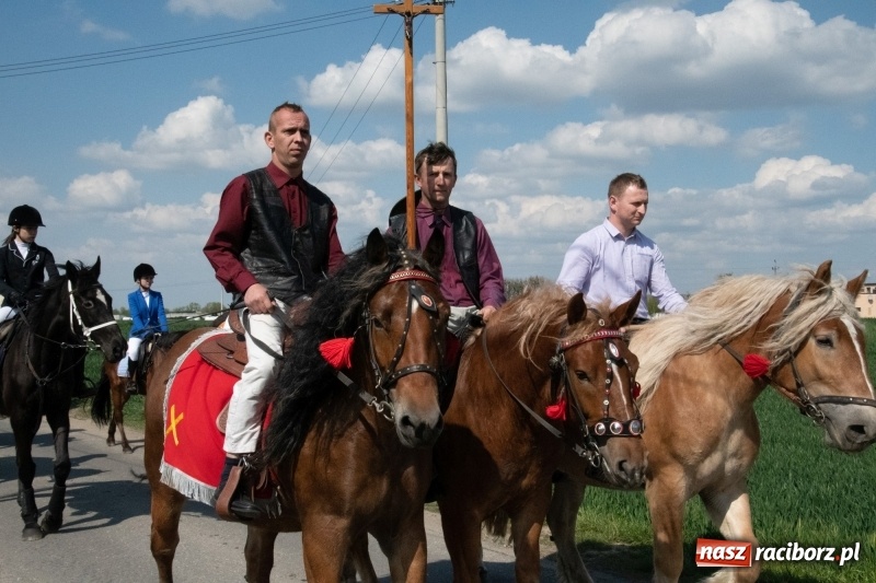 Zdjęcie w galerii na portalu naszraciborz.pl: Konna procesja wielkanocna w Zawadzie Książęcej [FOTO] wiadomości z regionu