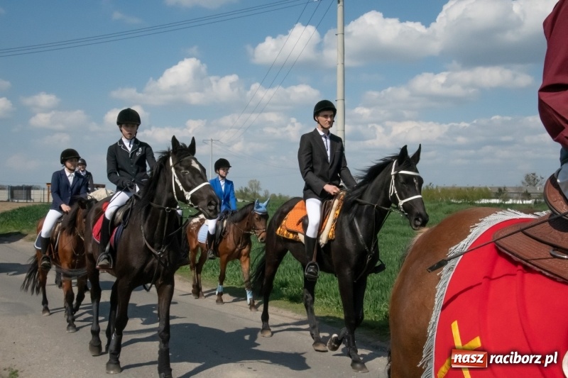 Zdjęcie w galerii na portalu naszraciborz.pl: Konna procesja wielkanocna w Zawadzie Książęcej [FOTO] wiadomości z regionu