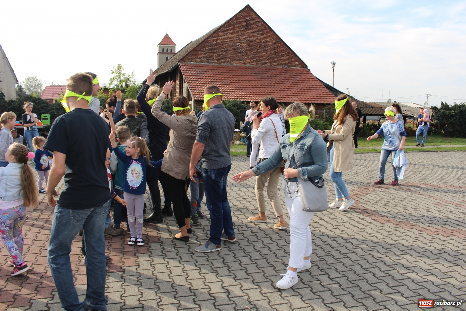 Zdjęcie w galerii na portalu naszraciborz.pl: W Babicach zorganizowali świąteczny bieg kelnera wiadomości z regionu