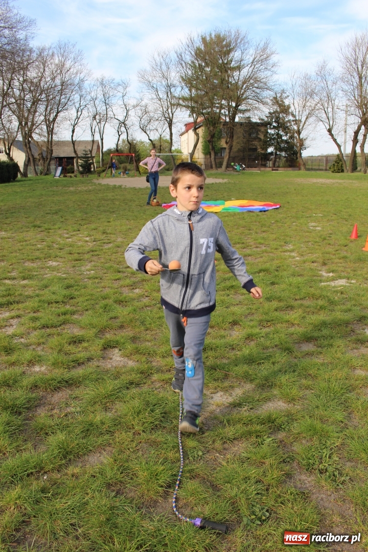 Zdjęcie w galerii na portalu naszraciborz.pl: W Babicach zorganizowali świąteczny bieg kelnera wiadomości z regionu