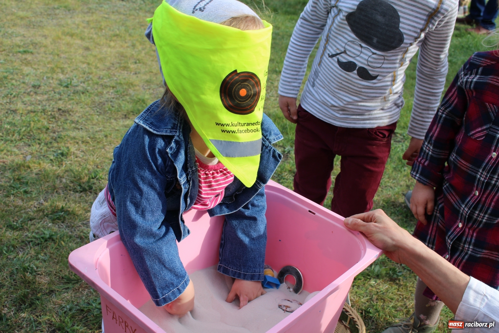 Zdjęcie w galerii na portalu naszraciborz.pl: W Babicach zorganizowali świąteczny bieg kelnera wiadomości z regionu