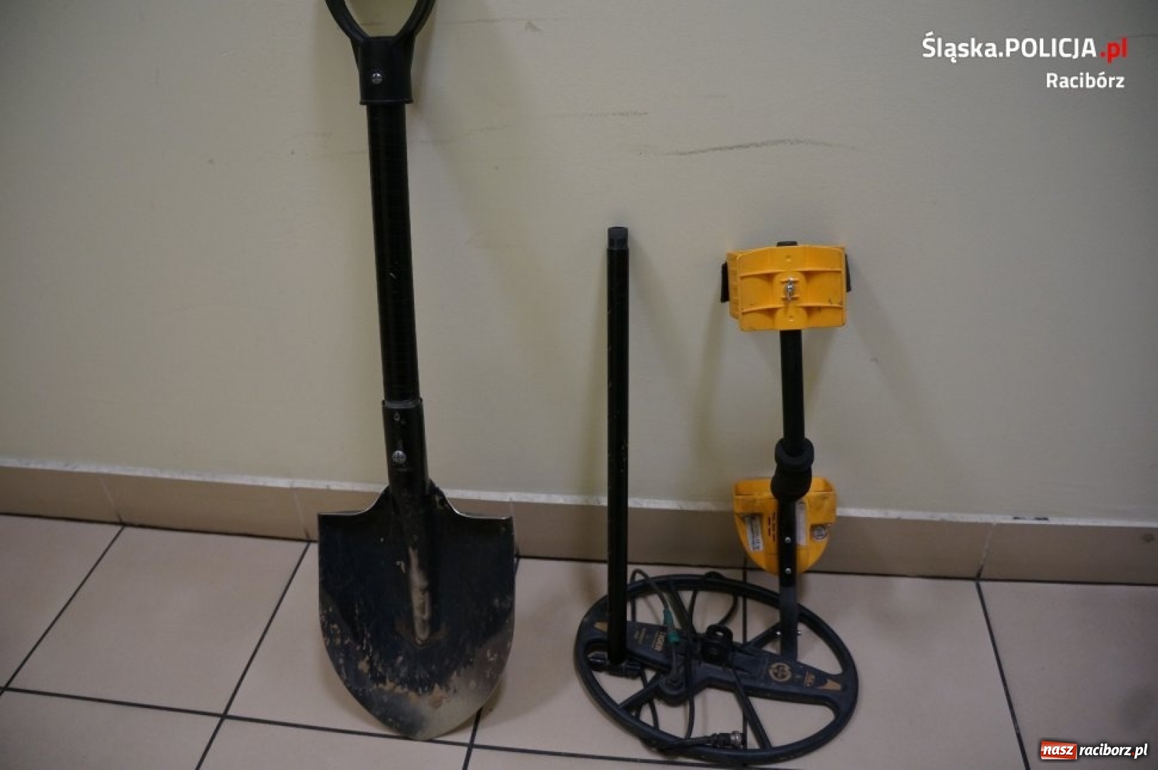 Zdjęcie w galerii na portalu naszraciborz.pl: Domorosły archeolog zatrzymany przy Gamowskiej. Szukał tam skarbów wiadomości z regionu