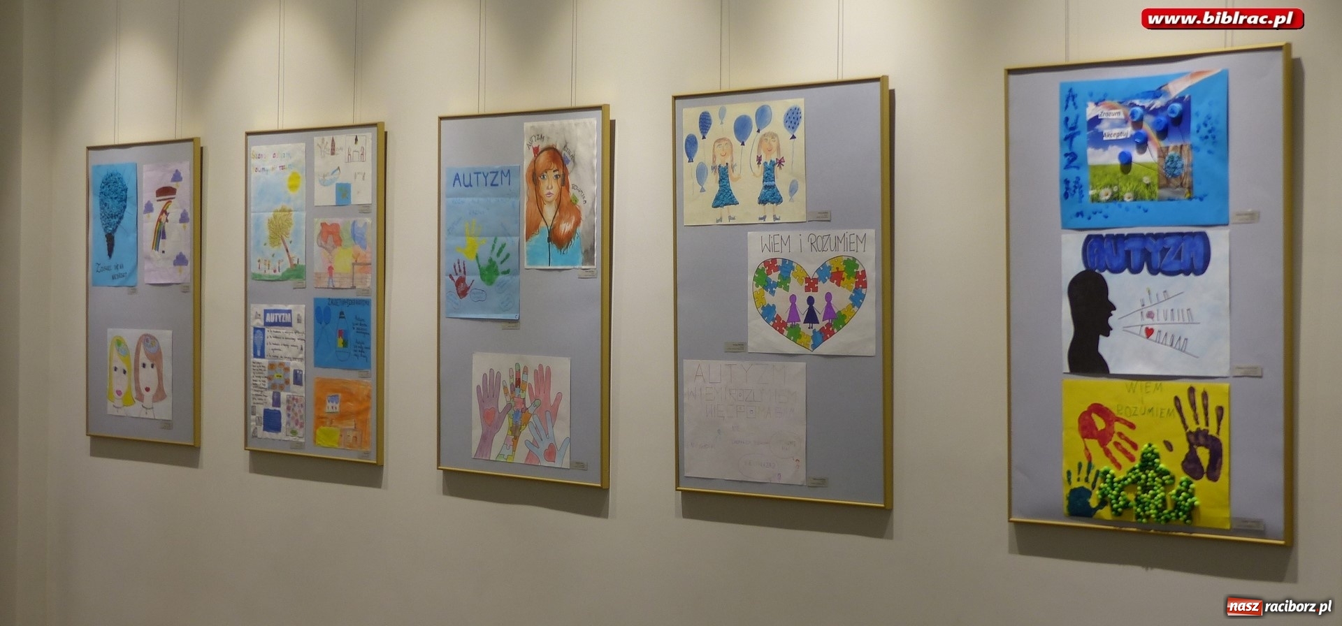 Zdjęcie w galerii na portalu naszraciborz.pl: Autyzm – wiem i rozumiem. Nowa wystawa w raciborskiej bibliotece wiadomości z regionu