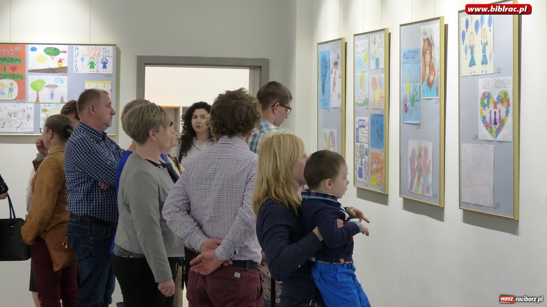 Zdjęcie w galerii na portalu naszraciborz.pl: Autyzm – wiem i rozumiem. Nowa wystawa w raciborskiej bibliotece wiadomości z regionu