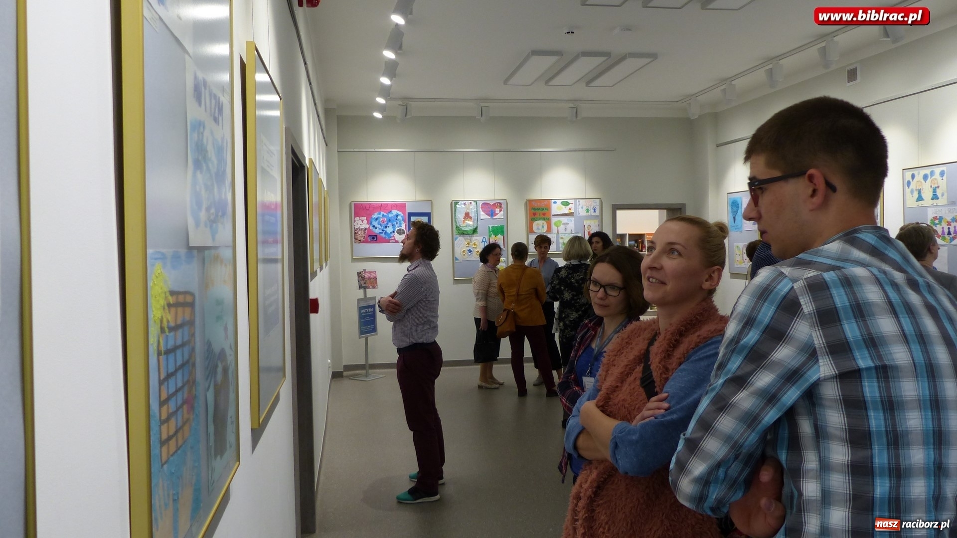 Zdjęcie w galerii na portalu naszraciborz.pl: Autyzm – wiem i rozumiem. Nowa wystawa w raciborskiej bibliotece wiadomości z regionu