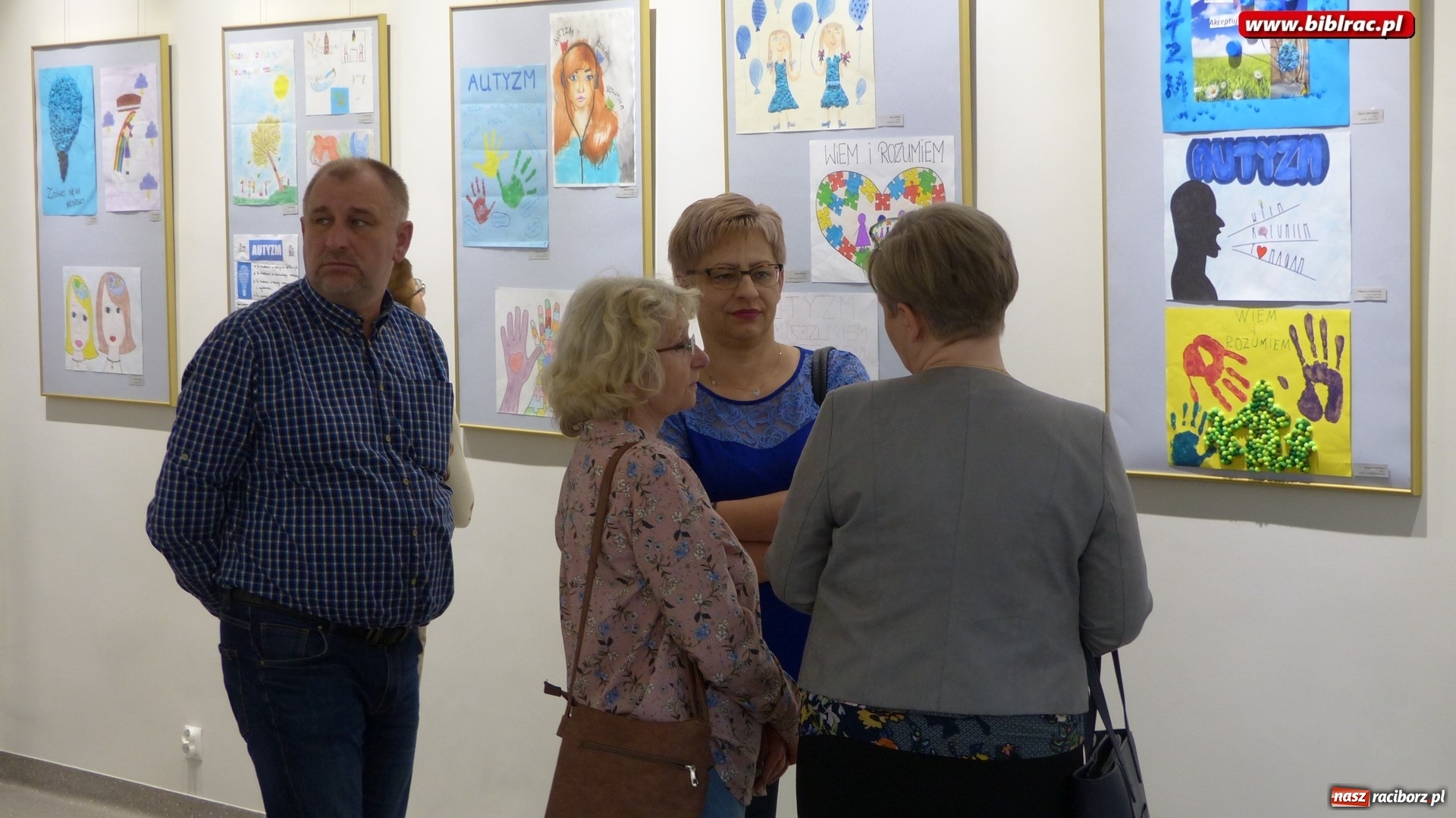 Zdjęcie w galerii na portalu naszraciborz.pl: Autyzm – wiem i rozumiem. Nowa wystawa w raciborskiej bibliotece wiadomości z regionu
