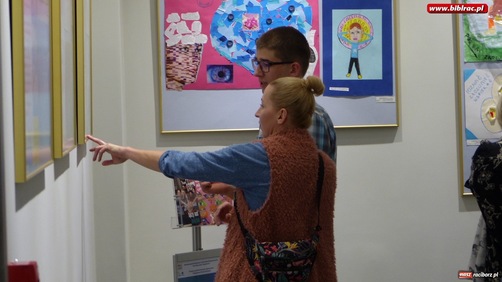 Zdjęcie w galerii na portalu naszraciborz.pl: Autyzm – wiem i rozumiem. Nowa wystawa w raciborskiej bibliotece wiadomości z regionu