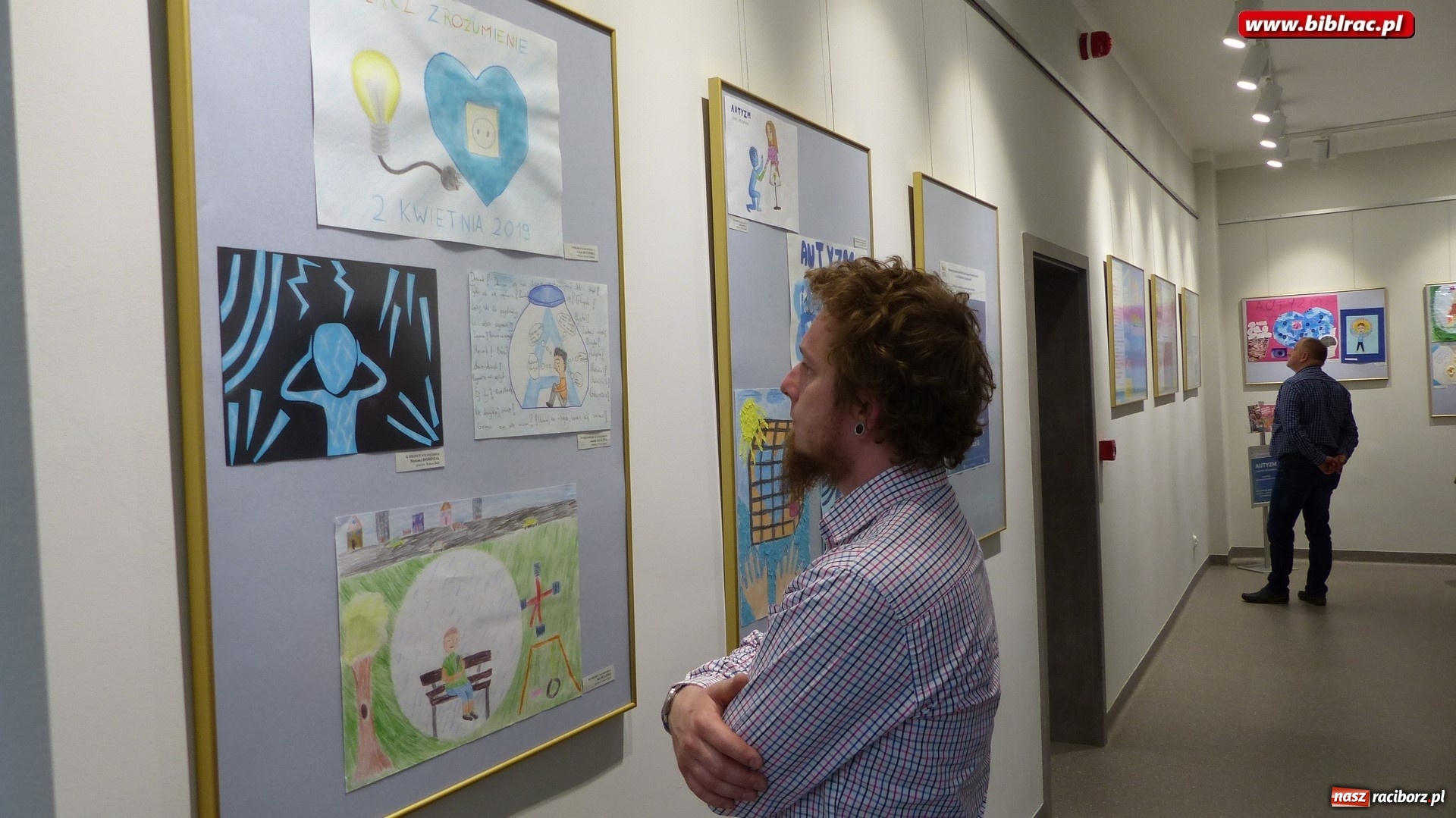 Zdjęcie w galerii na portalu naszraciborz.pl: Autyzm – wiem i rozumiem. Nowa wystawa w raciborskiej bibliotece wiadomości z regionu
